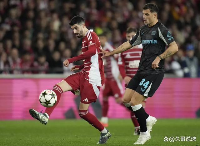 熊猫体育app-欧洲足球巅峰对决场上风云变幻,对手剑拔弩张