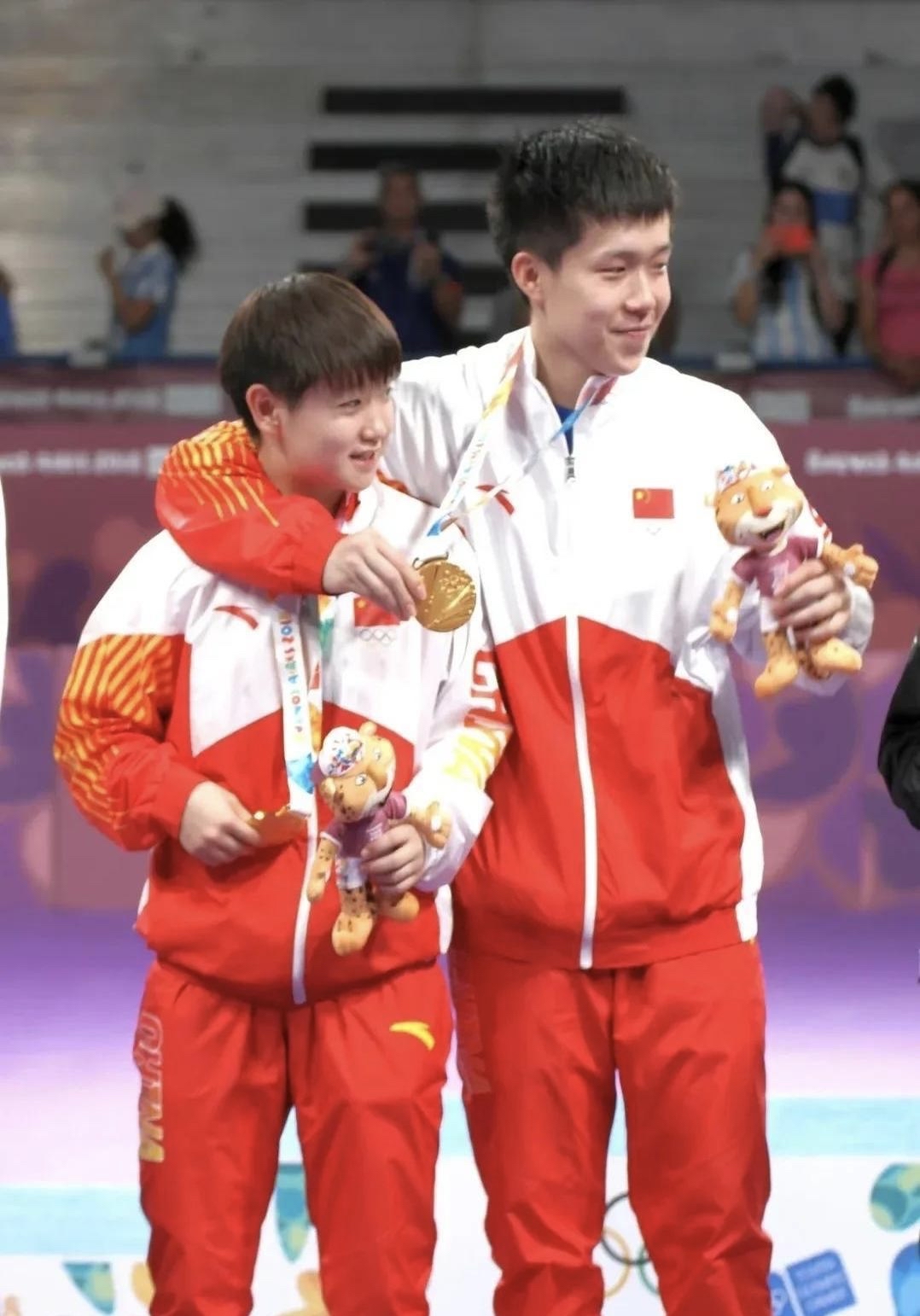 两支实力对等的队伍争夺冠军宝座 两支实力对等的队伍争夺冠军宝座