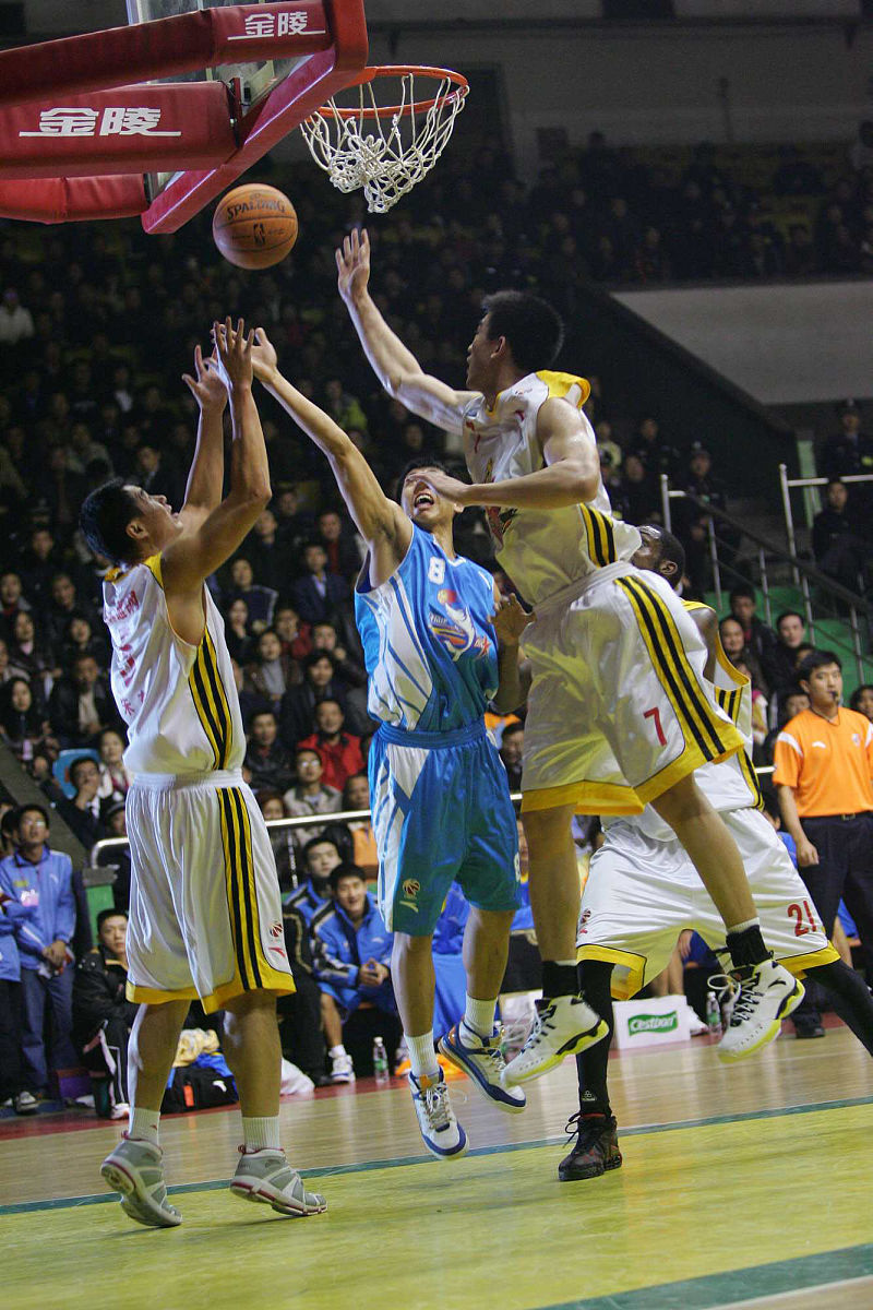 湖北队攻防兼备在比赛中取得胜利 湖北队攻防兼备在比赛中取得胜利