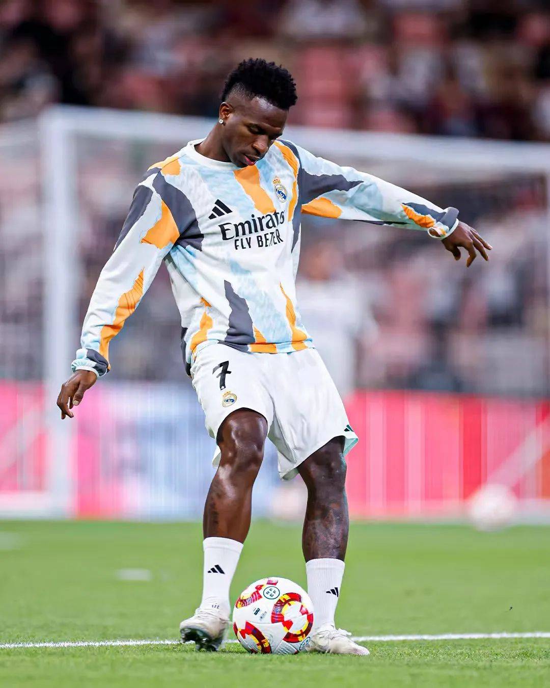 包含巴塞罗那迎战皇家马德里,红蓝西班牙传统劲旅剑拔弩张的词条 包含巴塞罗那迎战皇家马德里,红蓝西班牙传统劲旅剑拔弩张的词条