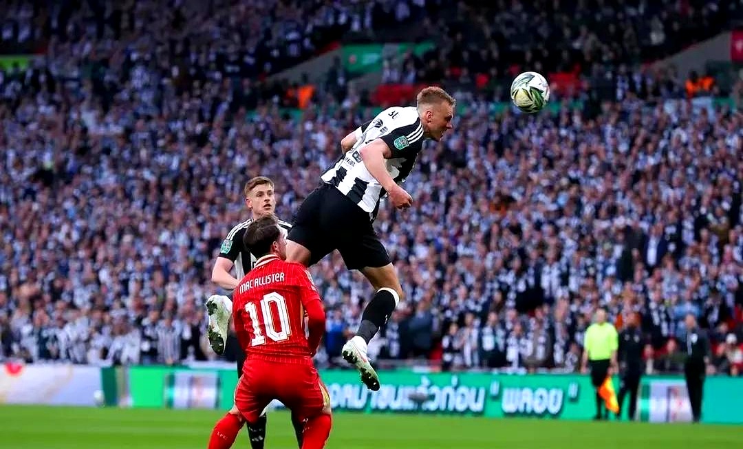 熊猫体育官方网站-纽卡斯尔联福将前锋回归,球队士气暴涨备战强敌