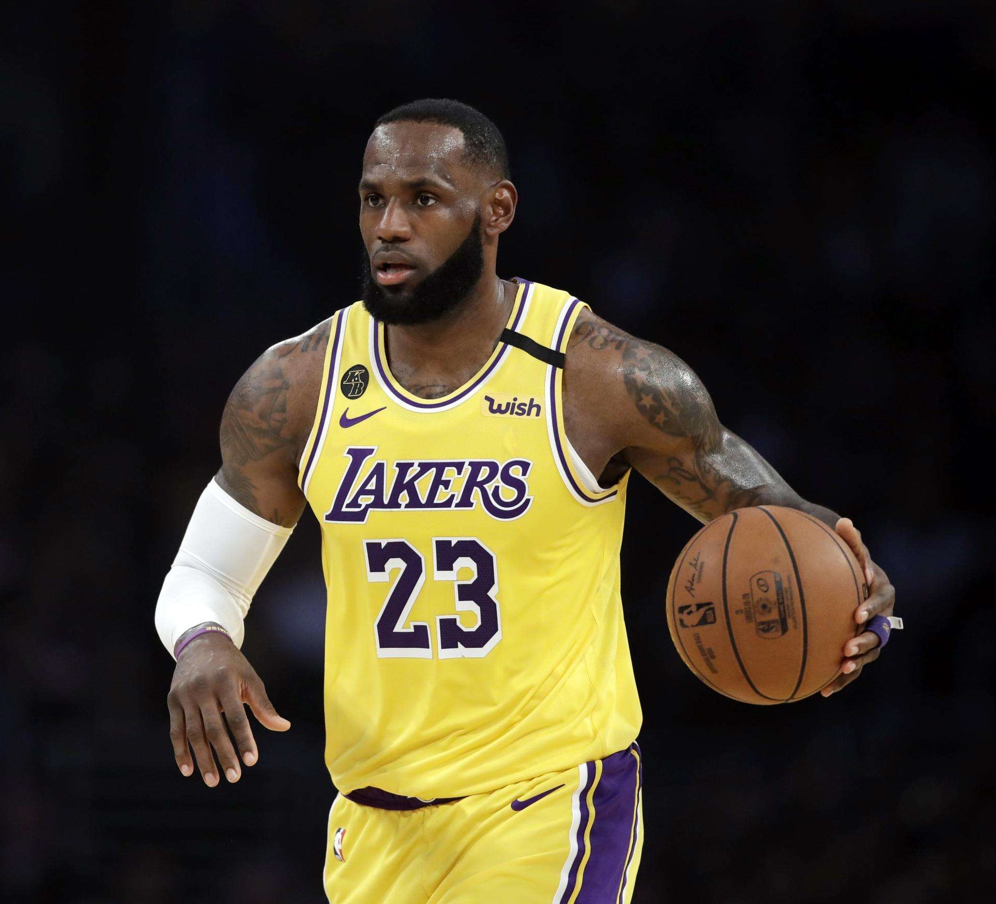 NBA头号球星在美国赛场获得胜利迈向领军地位 NBA头号球星在美国赛场获得胜利迈向领军地位