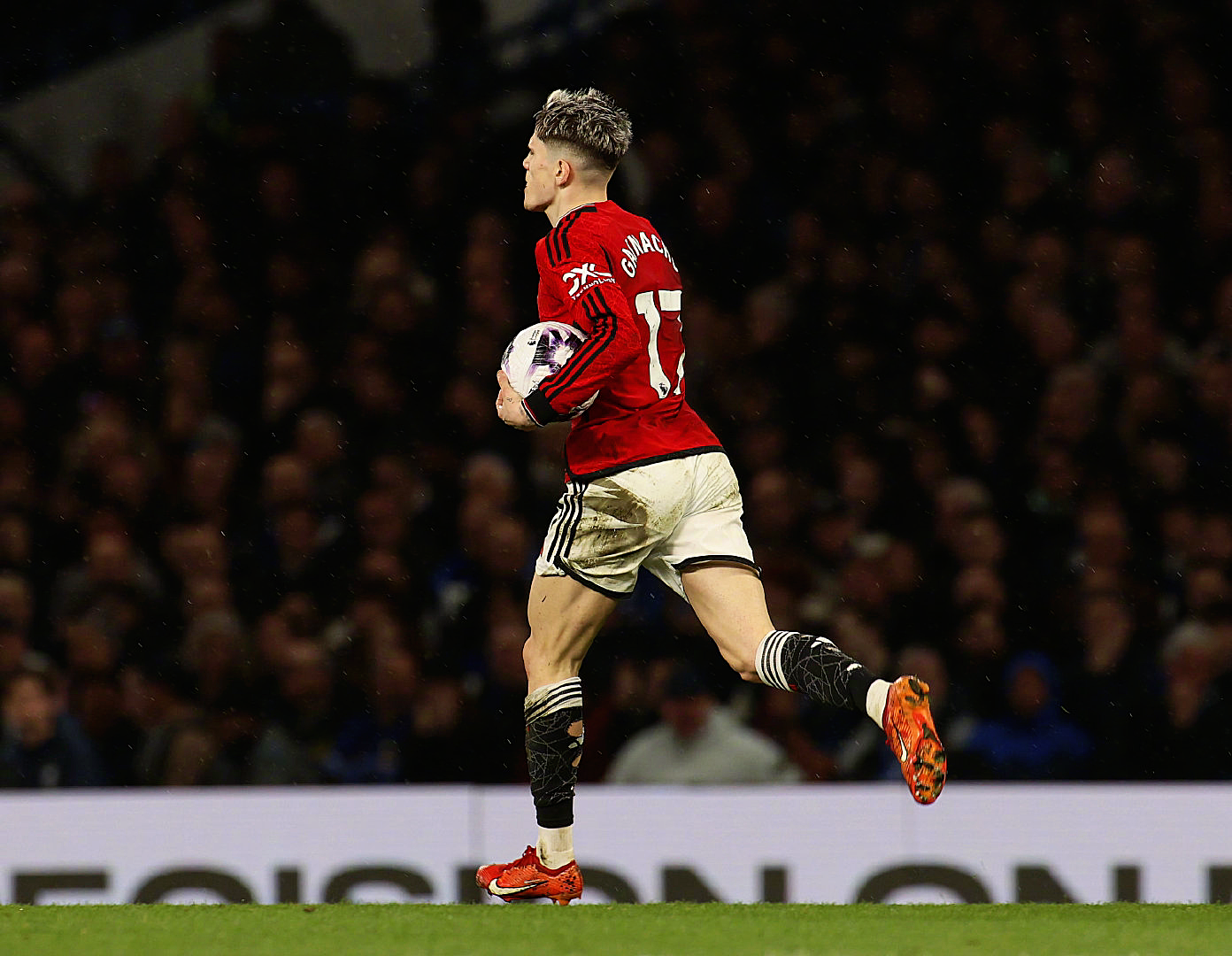 熊猫体育-曼城逆转胜切尔西,继续领跑积分榜