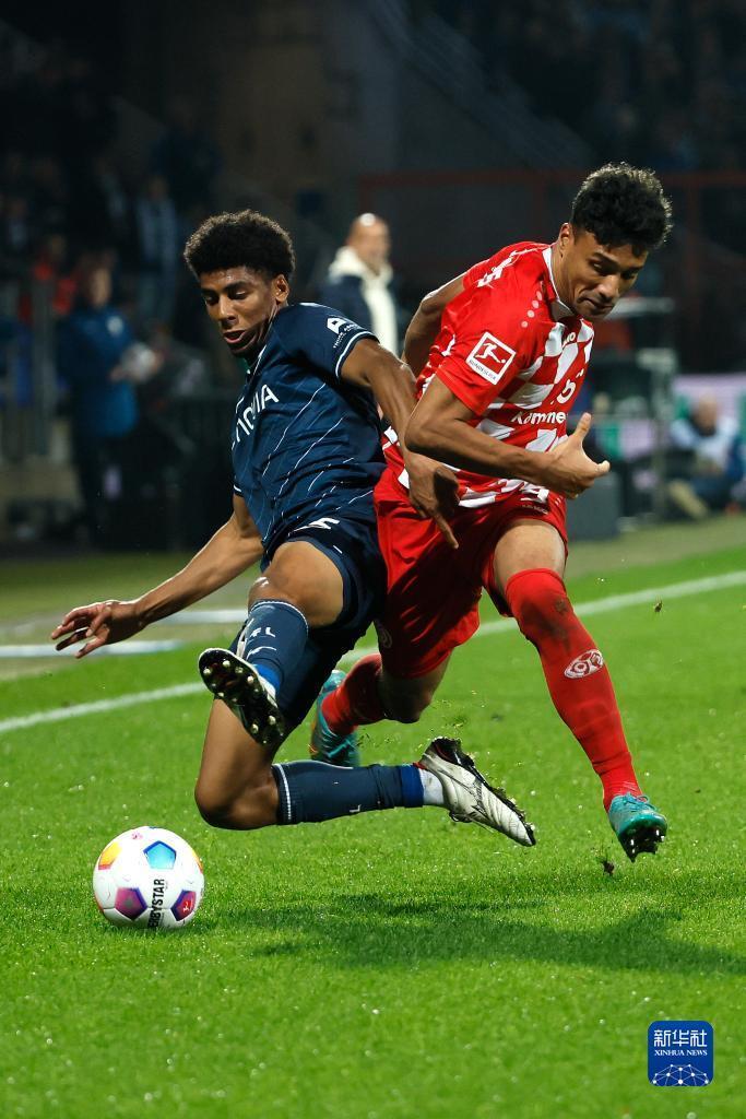 美因茨球员集中心态备战,面对新挑战 美因茨球员集中心态备战,面对新挑战