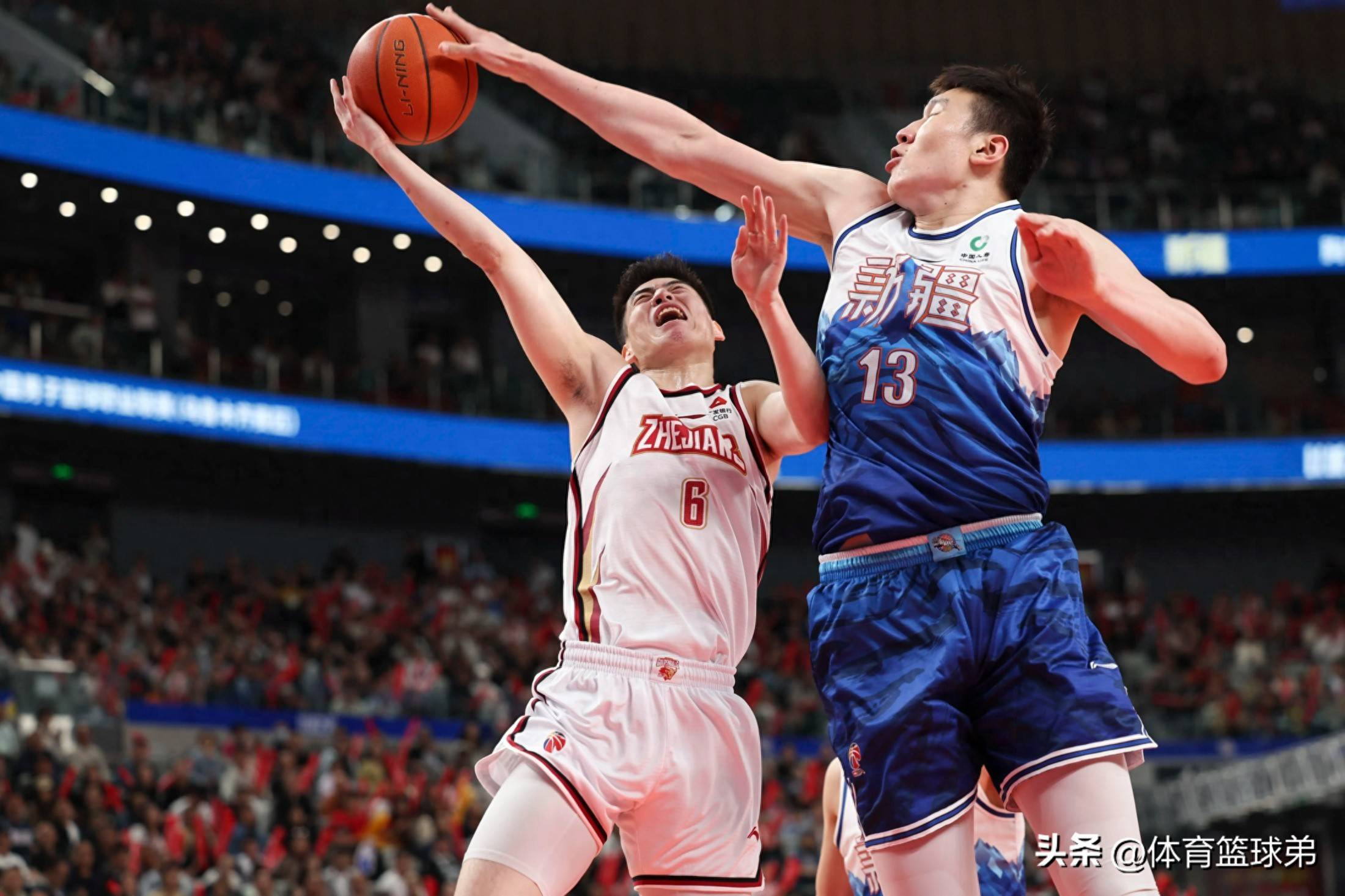 内线球员强势发挥,率队取得胜利的简单介绍 内线球员强势发挥,率队取得胜利的简单介绍