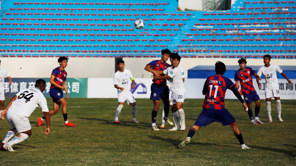 足球赛场激烈角逐,再现精彩进球 足球赛场激烈角逐,再现精彩进球