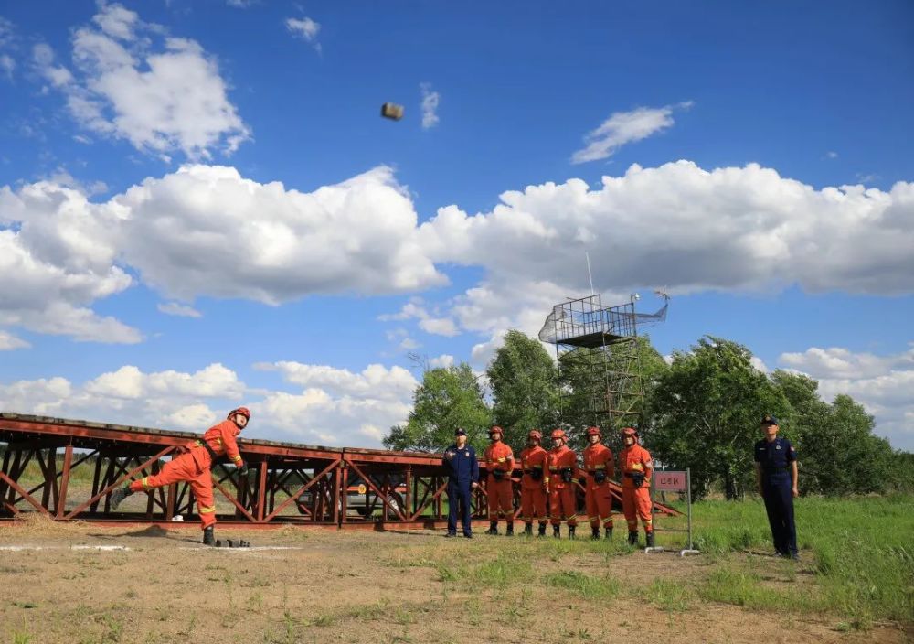熊猫TV-重庆山城队员顽强防守,成功守住比赛连胜!