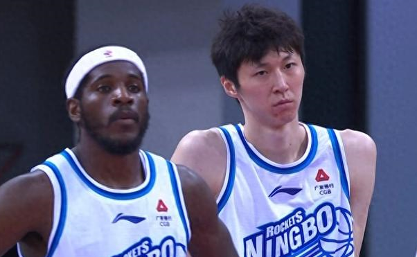 重庆山城队员顽强防守,成功守住比赛连胜! 重庆山城队员顽强防守,成功守住比赛连胜!