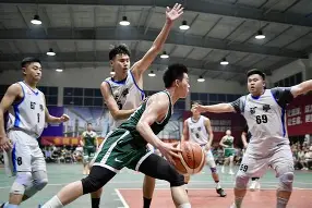 热血对决引发狂热,球场上燃起激情之火的简单介绍 热血对决引发狂热,球场上燃起激情之火的简单介绍