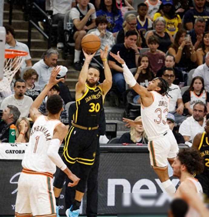 熊猫直播APP-汉堡在客场落败,连战未果经营困难