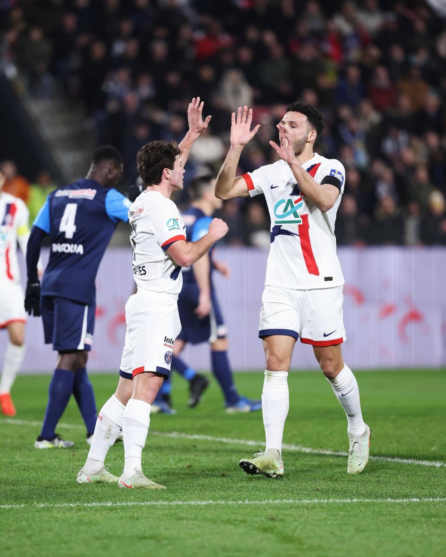 体育赛事直播-巴黎圣日耳曼客场惨败，赛季前景堪忧