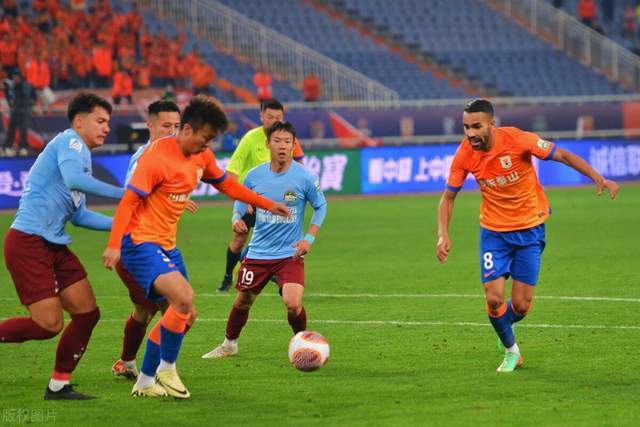 熊猫体育官方网站-鲁能客场一球小胜泰达,冲击前四