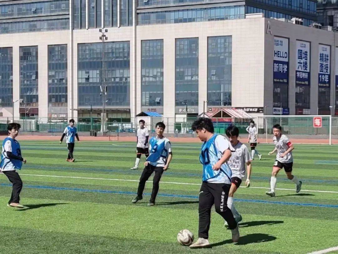 熊猫直播官网-精彩的足球表演让人陶醉其中！