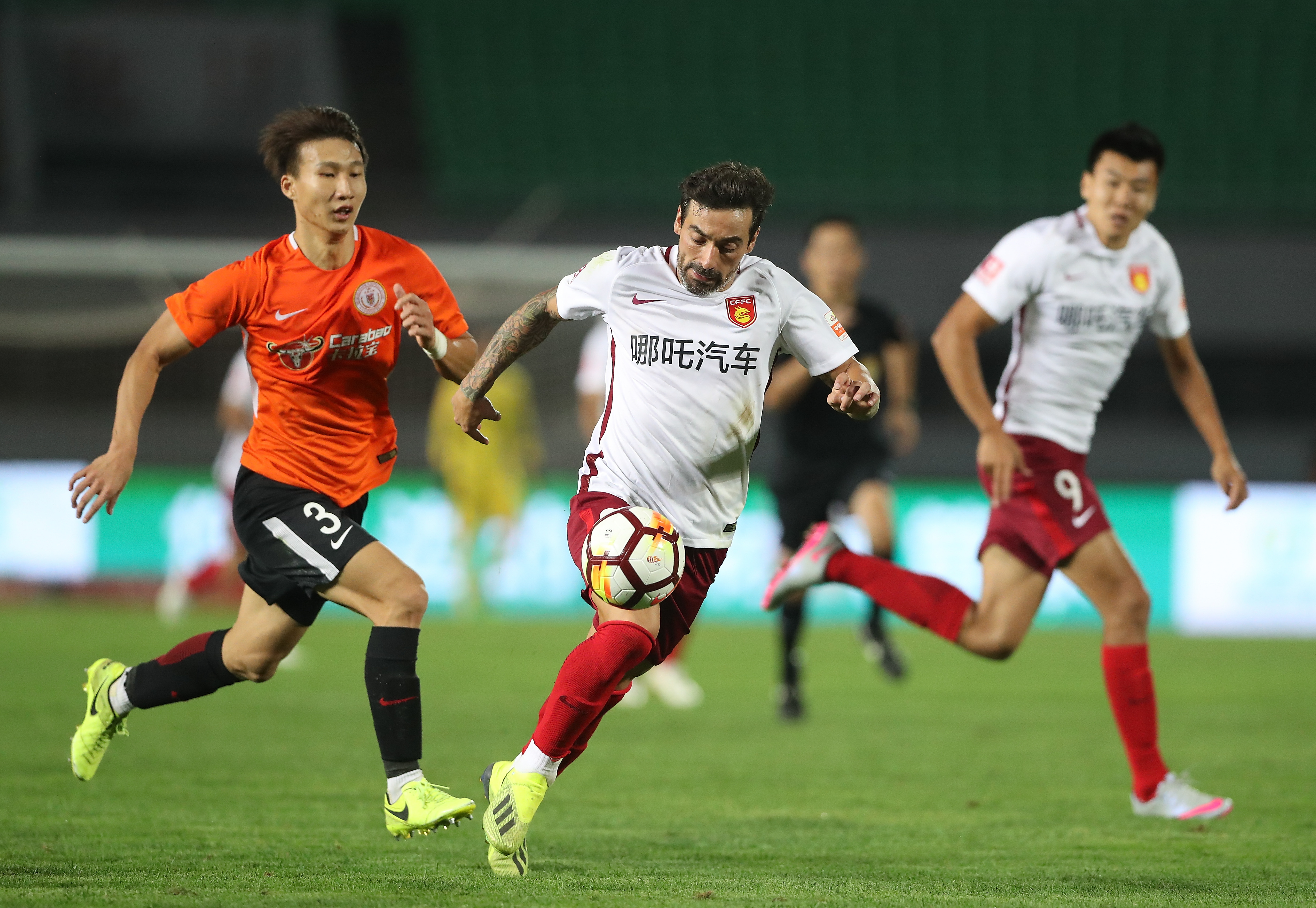 绿城主场不敌河北华夏幸福,遭遇连败 绿城主场不敌河北华夏幸福,遭遇连败