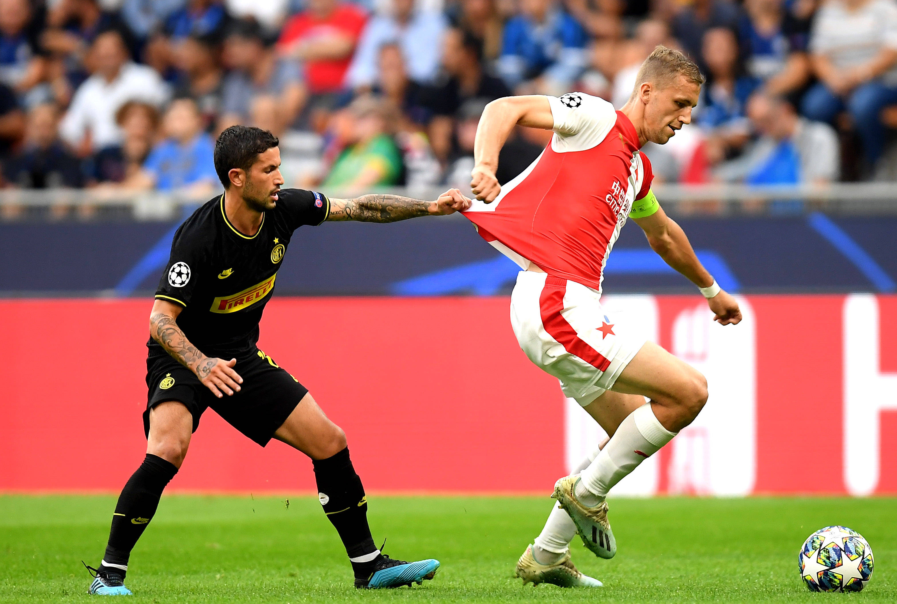 熊猫体育平台-里尔队赢得关键比赛,法国联赛排名上升