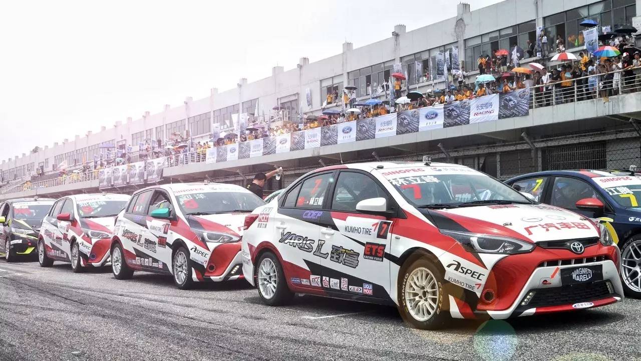 全队表现出色,角逐中轻松取胜 全队表现出色,角逐中轻松取胜