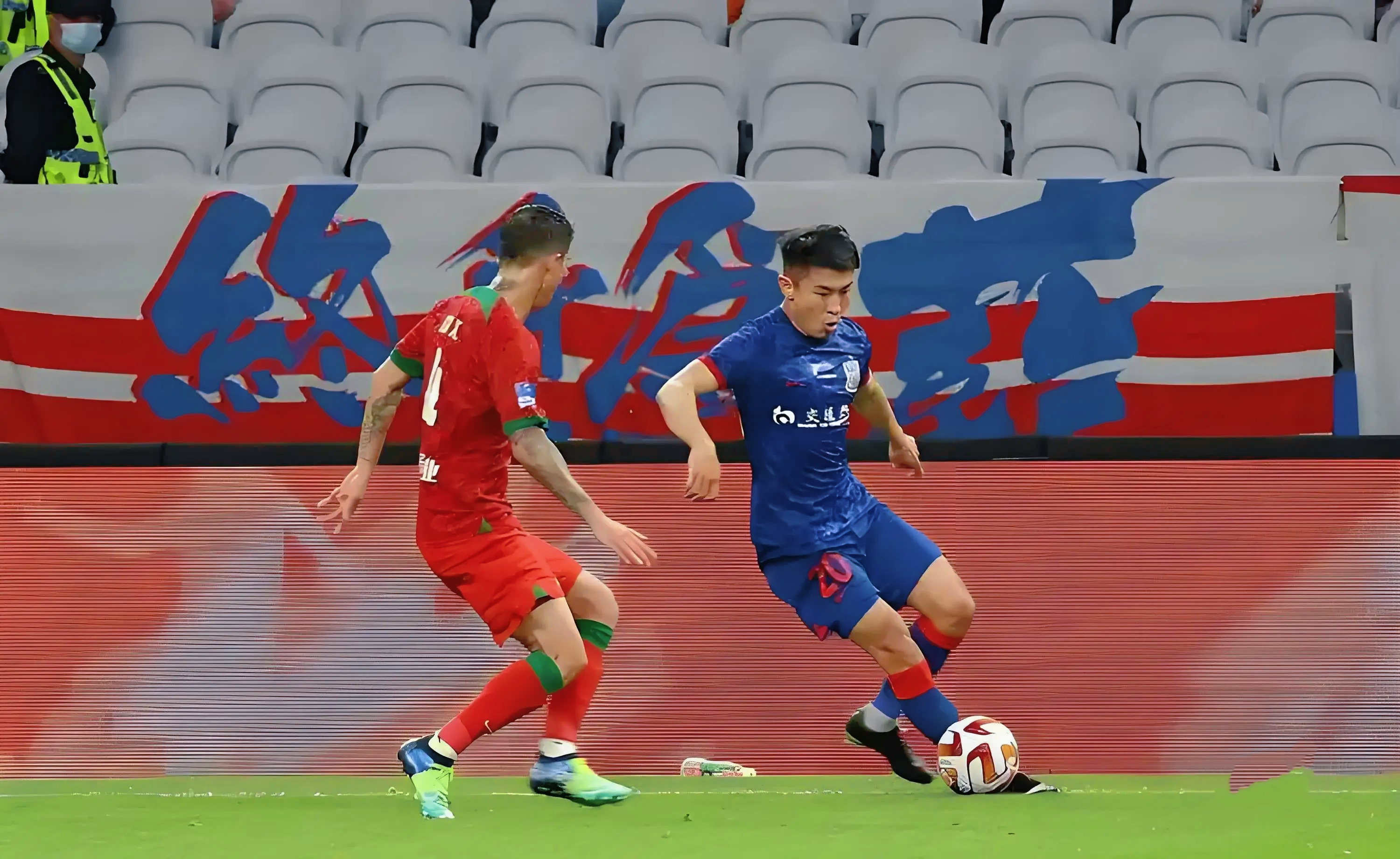 熊猫体育直播-中超激情比赛引人瞩目，一幕幕精彩画面令人流连忘返