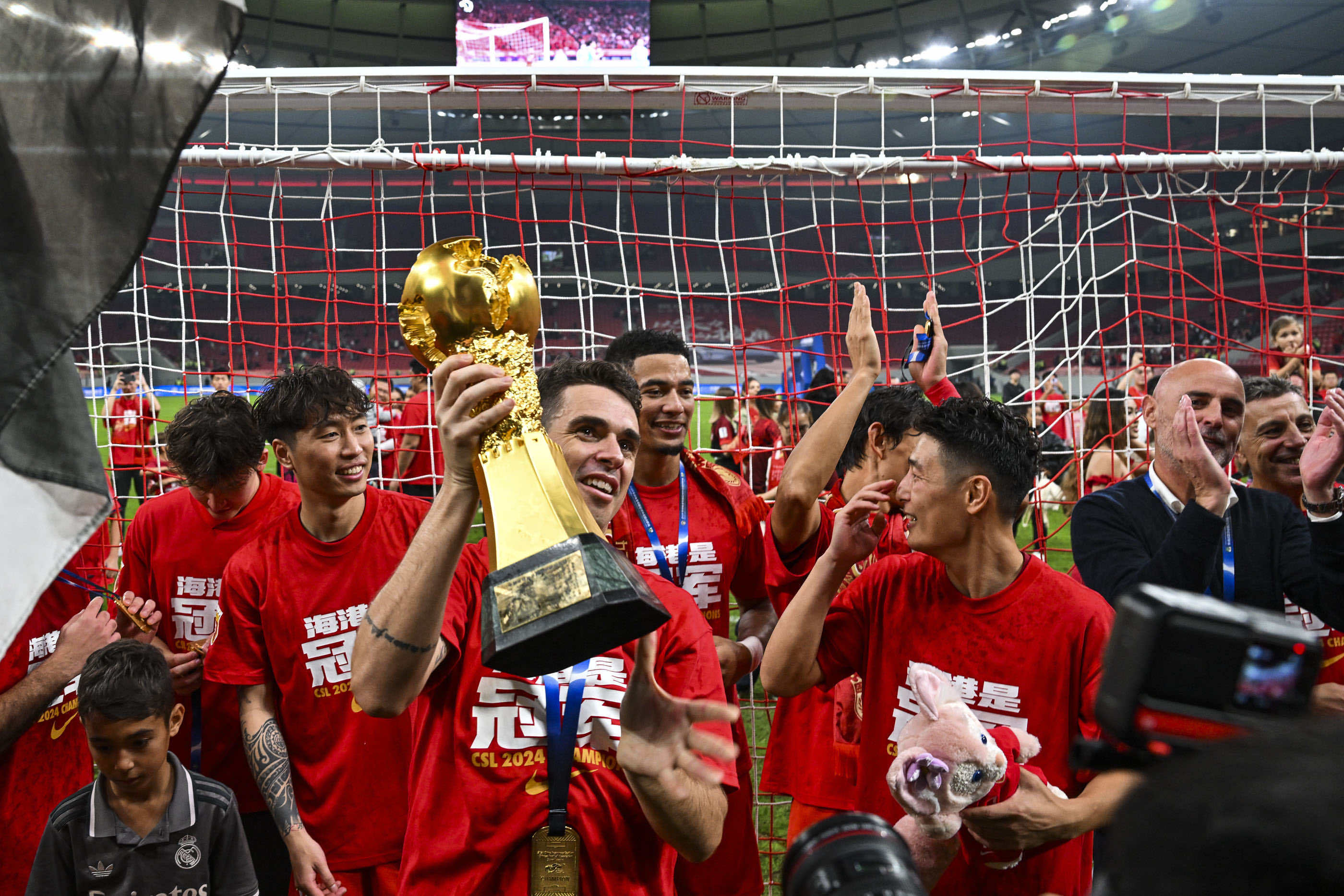 中超激情比赛引人瞩目,一幕幕精彩画面令人流连忘返 中超激情比赛引人瞩目,一幕幕精彩画面令人流连忘返