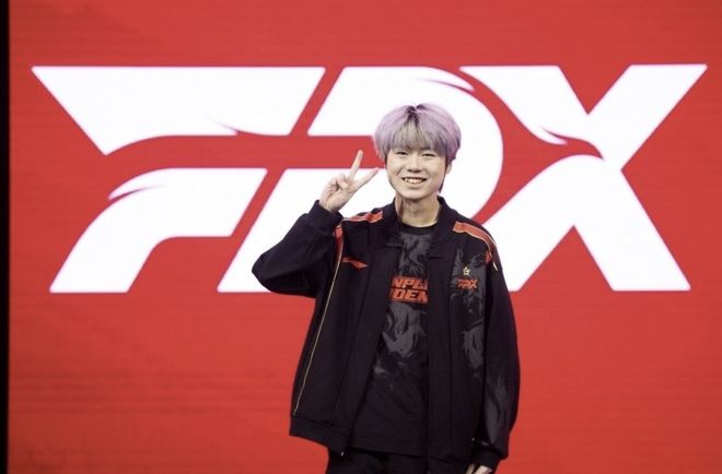 RNG险胜FPX,Caps极限生还后反打强强对话八强赛,技惊四座 RNG险胜FPX,Caps极限生还后反打强强对话八强赛,技惊四座