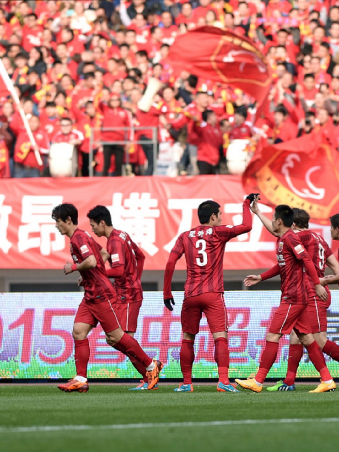 再战足球巅峰赛场,中国队力拔头筹闪耀瞩目 再战足球巅峰赛场,中国队力拔头筹闪耀瞩目