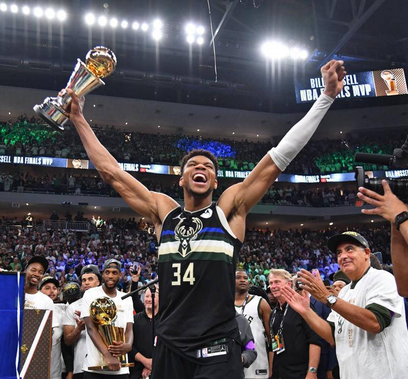 熊猫体育官方网站-雄鹿击败篮网，完成横扫