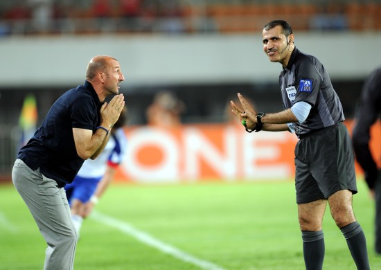 体育赛事直播-包含开拓者主帅因不满判罚遭罚款，言论受到批评的词条