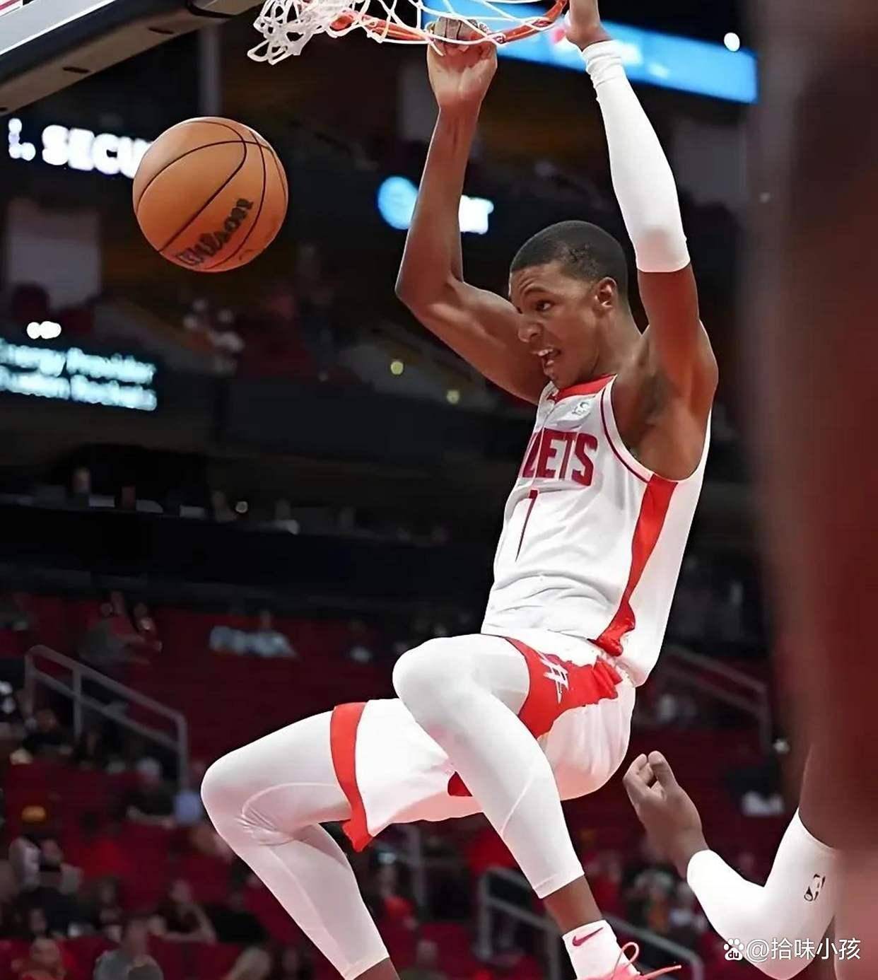 熊猫直播平台-火箭队全队备战冲刺新赛季