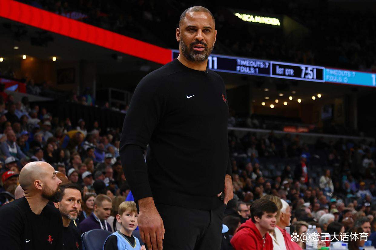 火箭主帅因不满裁判被罚款 火箭主帅因不满裁判被罚款