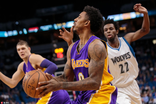 熊猫体育官方网站-狼队坐镇主场,三球大胜对手积分拉开差距