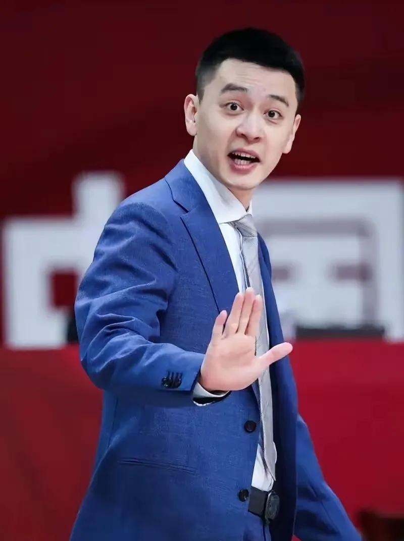 体育赛事直播-球员冷落闪耀表现,主教练遭遇质疑