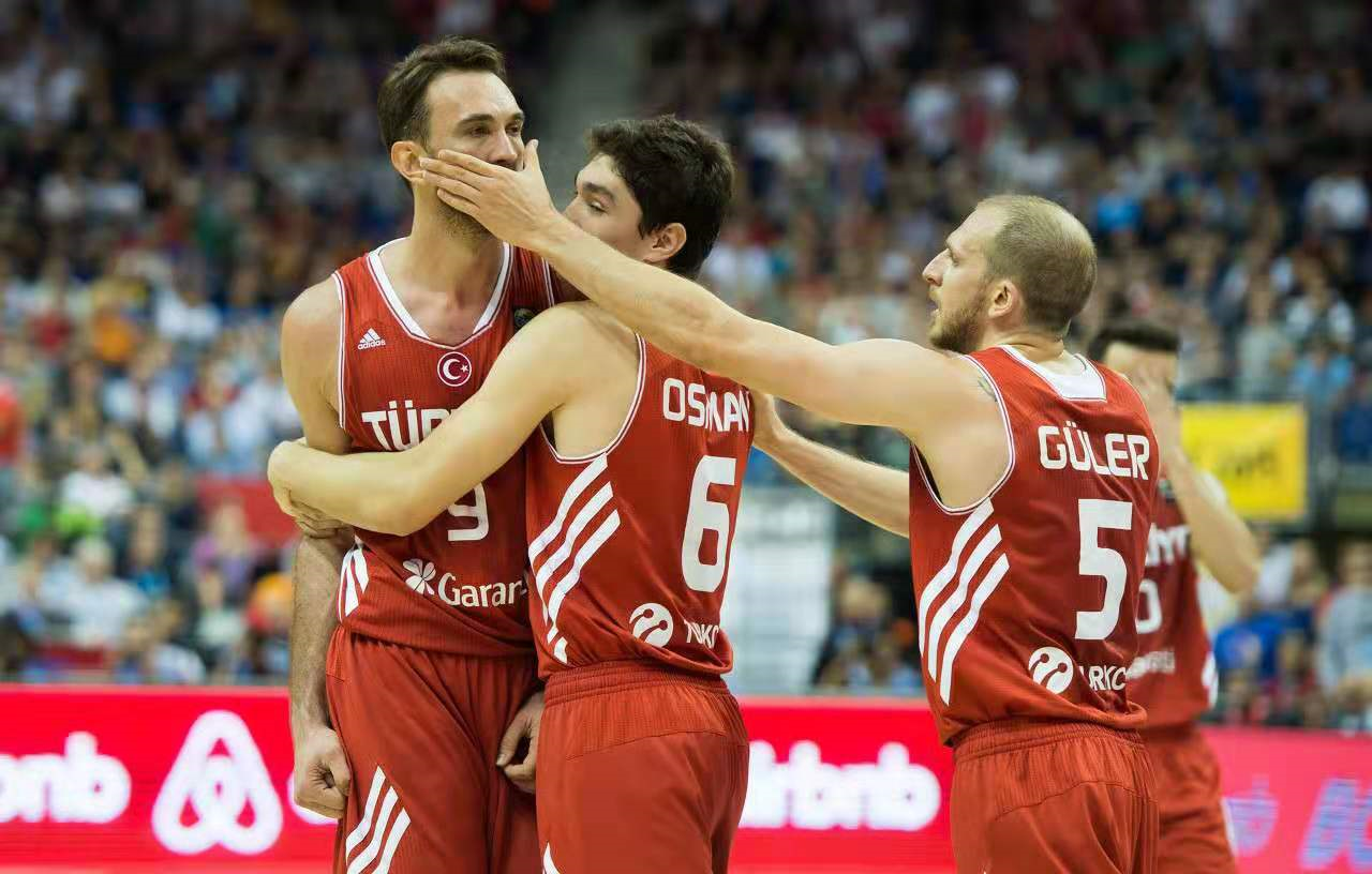 熊猫体育直播-包含美国队因失误频频输球，中国队赢得胜利的词条