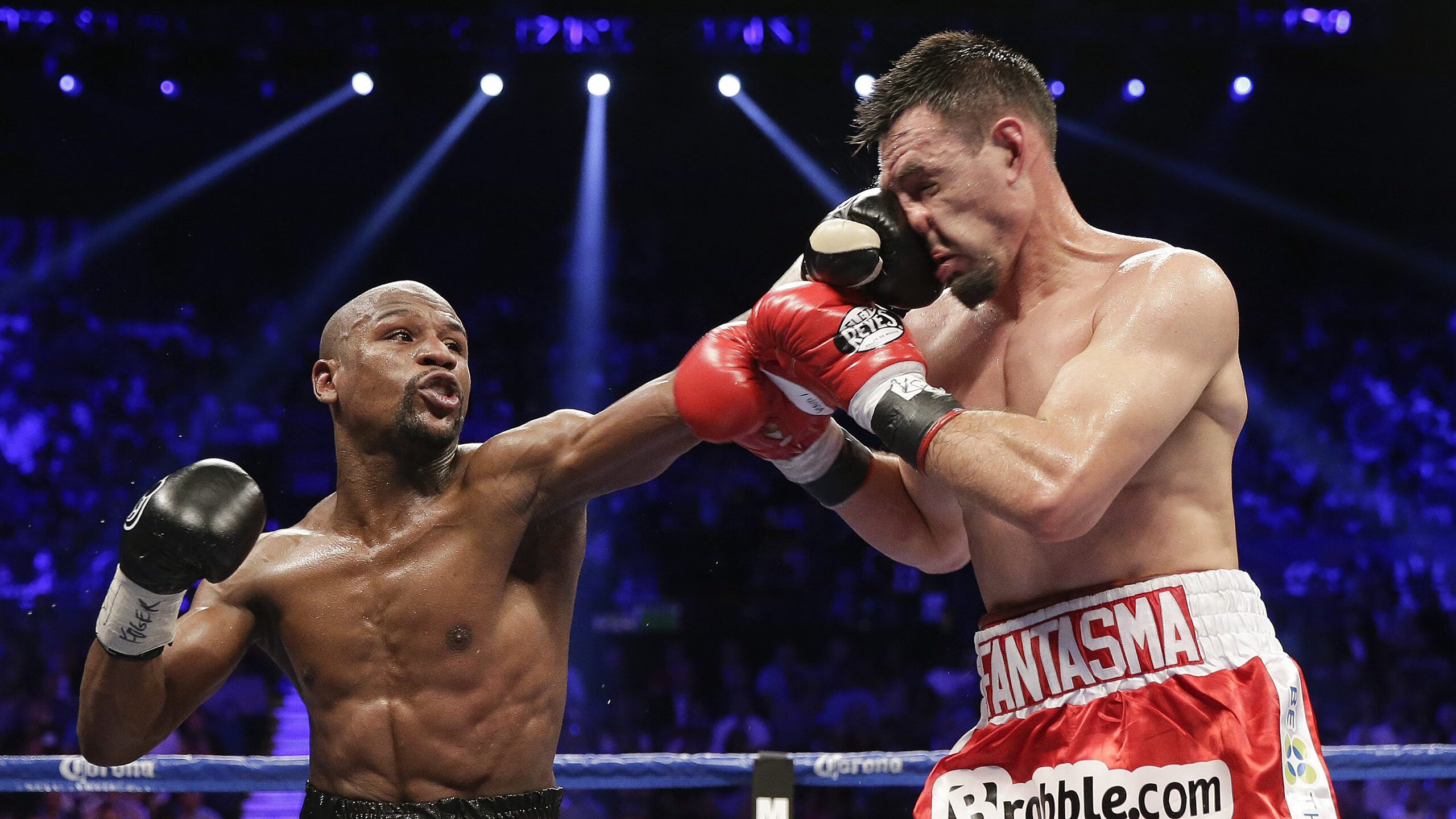 熊猫体育平台-别再说他不行!布克用乔丹式表演击碎质疑,新疆一战改写CBA格局